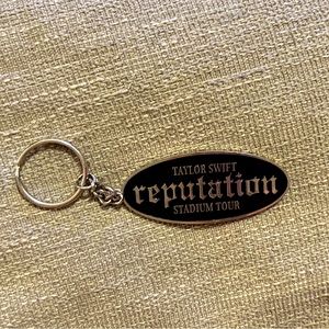 TAYLOR SWIFT REPUTATION STADIUM TOUR KEYCHAIN